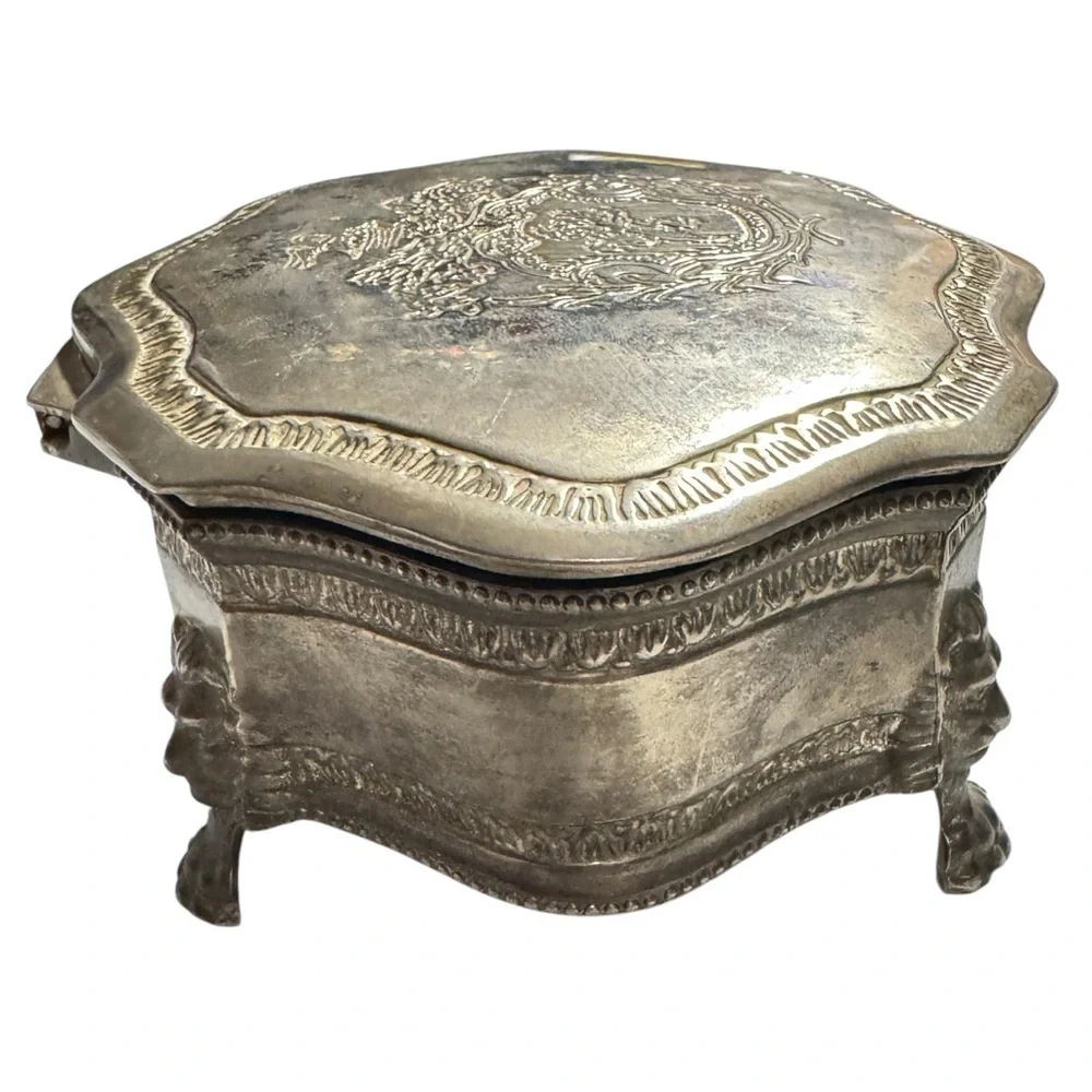 Vintage International Silver Co Lion Crest Jewelry Box Lion Claw Feet